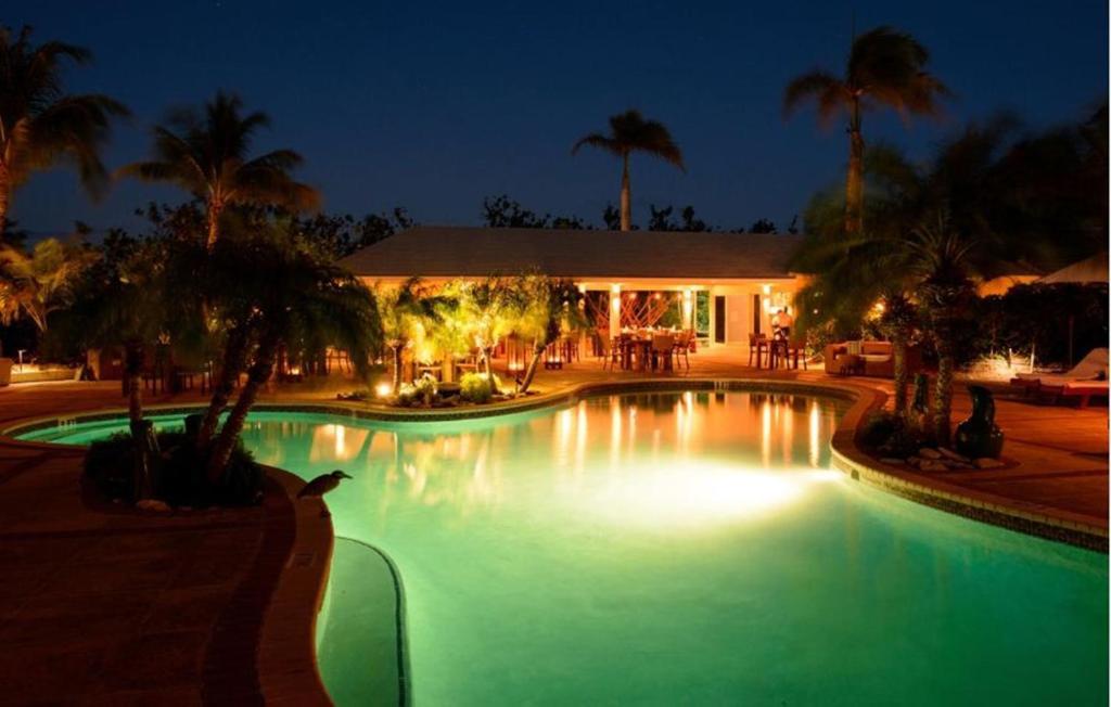 Beach House (Adults Only) The Bight Settlements Bagian luar foto